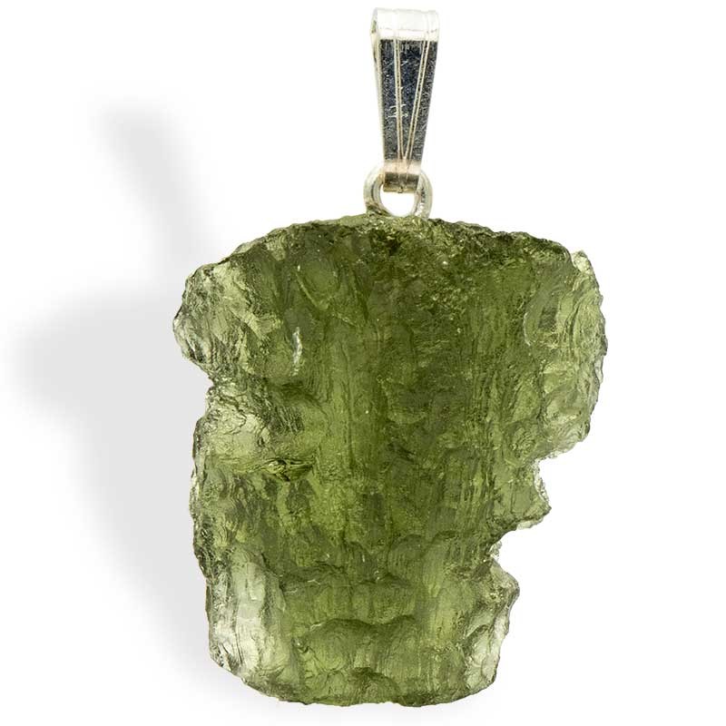 Moldavite, par excellence une pierre du chakra du cœur, très adaptée à être portée en pendentif