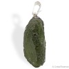 Moldavite authentique, specimen entier en pendentif