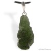 Moldavite, par excellence une pierre  de cœur, très adaptée à être portée en pendentif