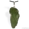 La Moldavite est par excellence la pierre d’ouverture du cœur, et de façon plus large, d’ouverture à la vie.